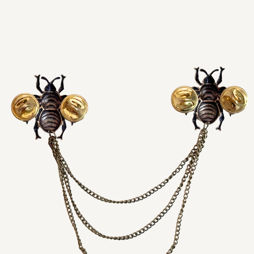 Bee Sweater Pin or Brooch with Triple Chain - Antique Brass Tone - Picture 3 of 3